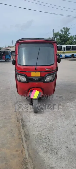 Bajaj Avenger 200 2024 Red