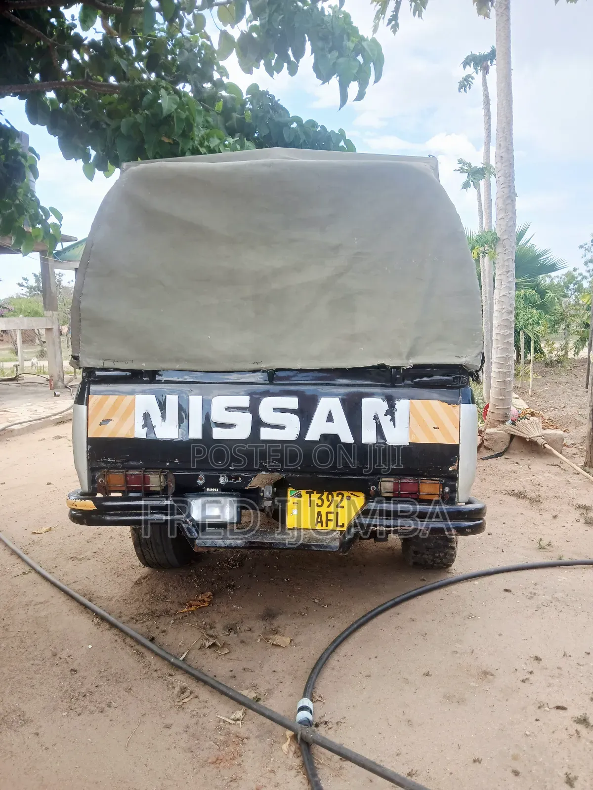 Nissan Pick-Up 1997 Blue