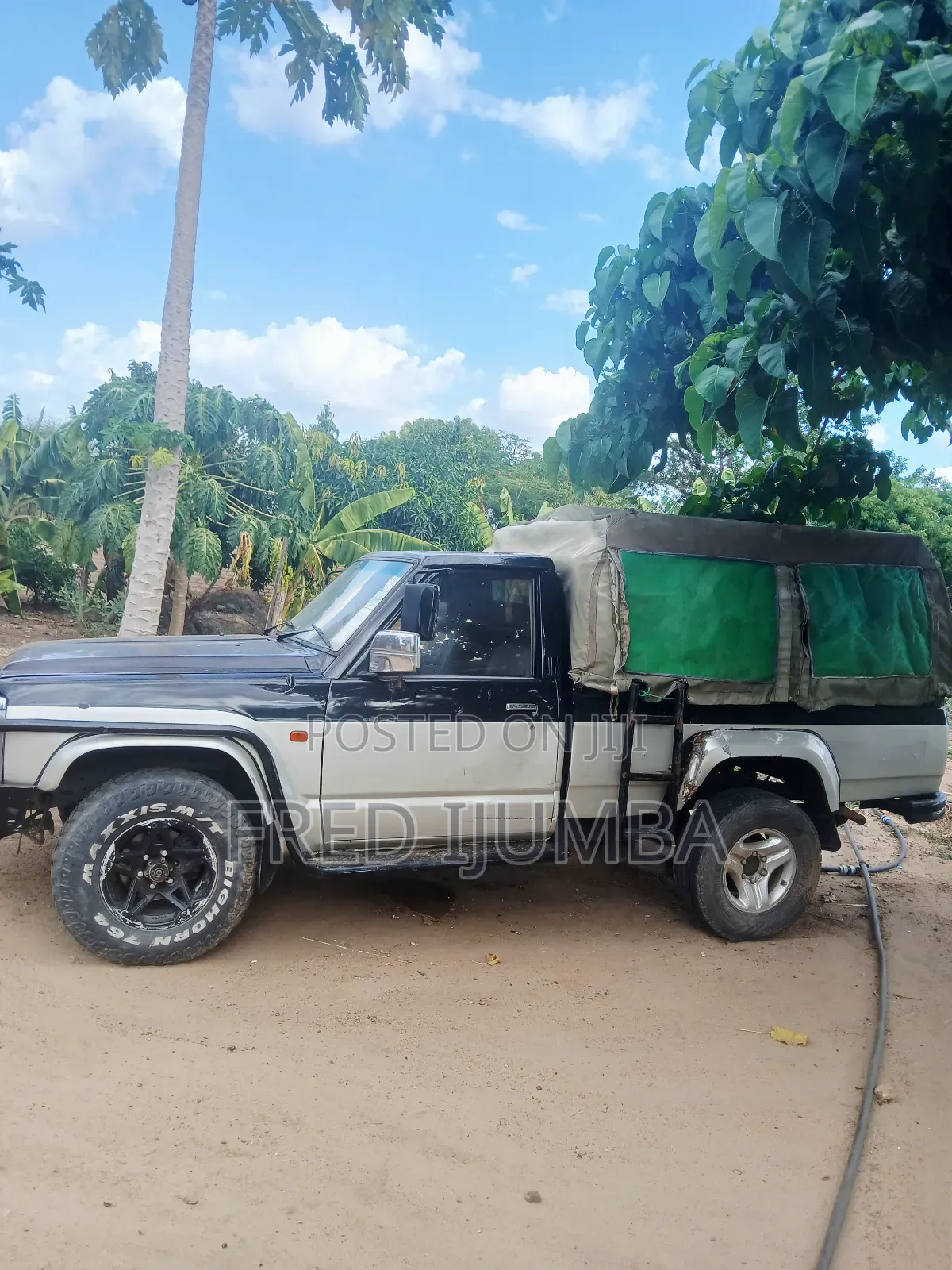 Nissan Pick-Up 1997 Blue