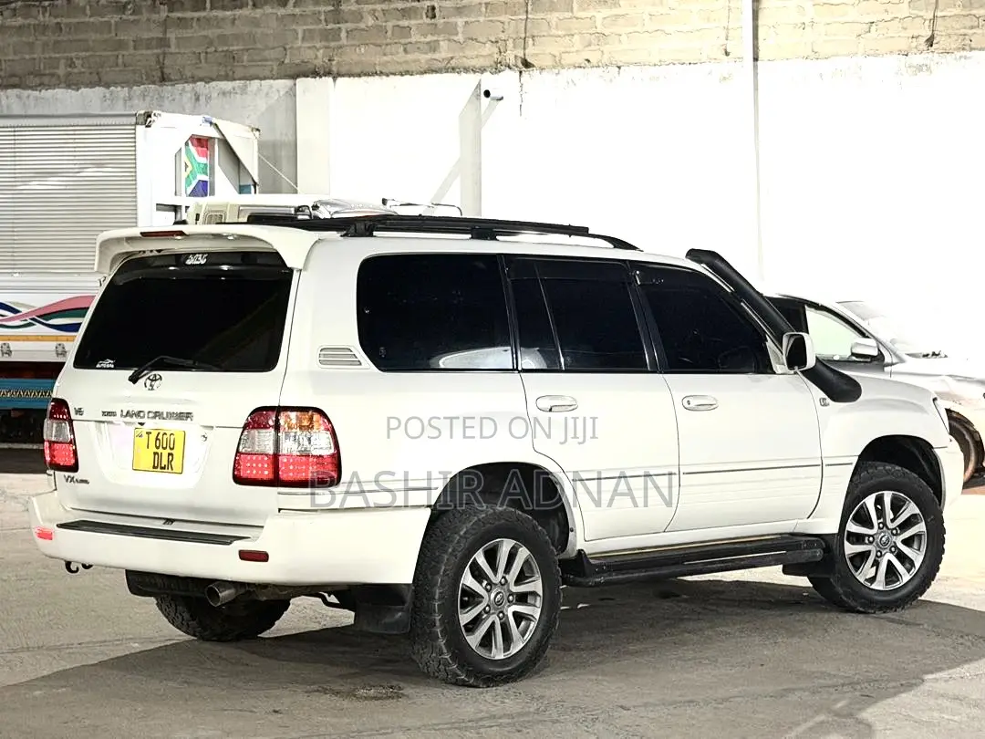 Toyota Land Cruiser HDJ 100 2001 White