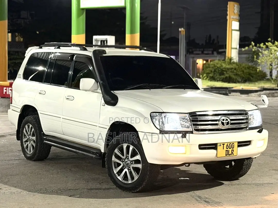 Toyota Land Cruiser HDJ 100 2001 White