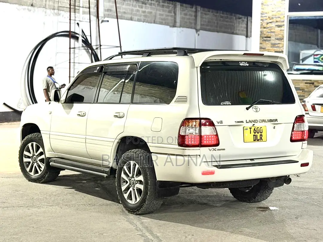 Toyota Land Cruiser HDJ 100 2001 White