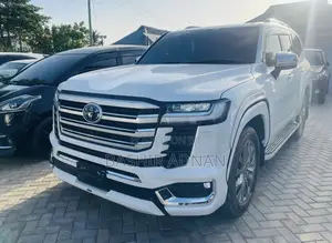 Toyota Land Cruiser LC300 2023 White