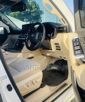 Toyota Land Cruiser LC300 2023 White