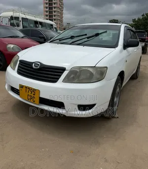 Toyota Corolla 2000 White