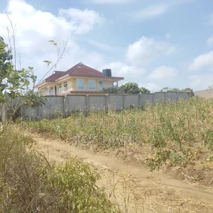 Kiwanja Kinauzwa ,Kibaha Nida