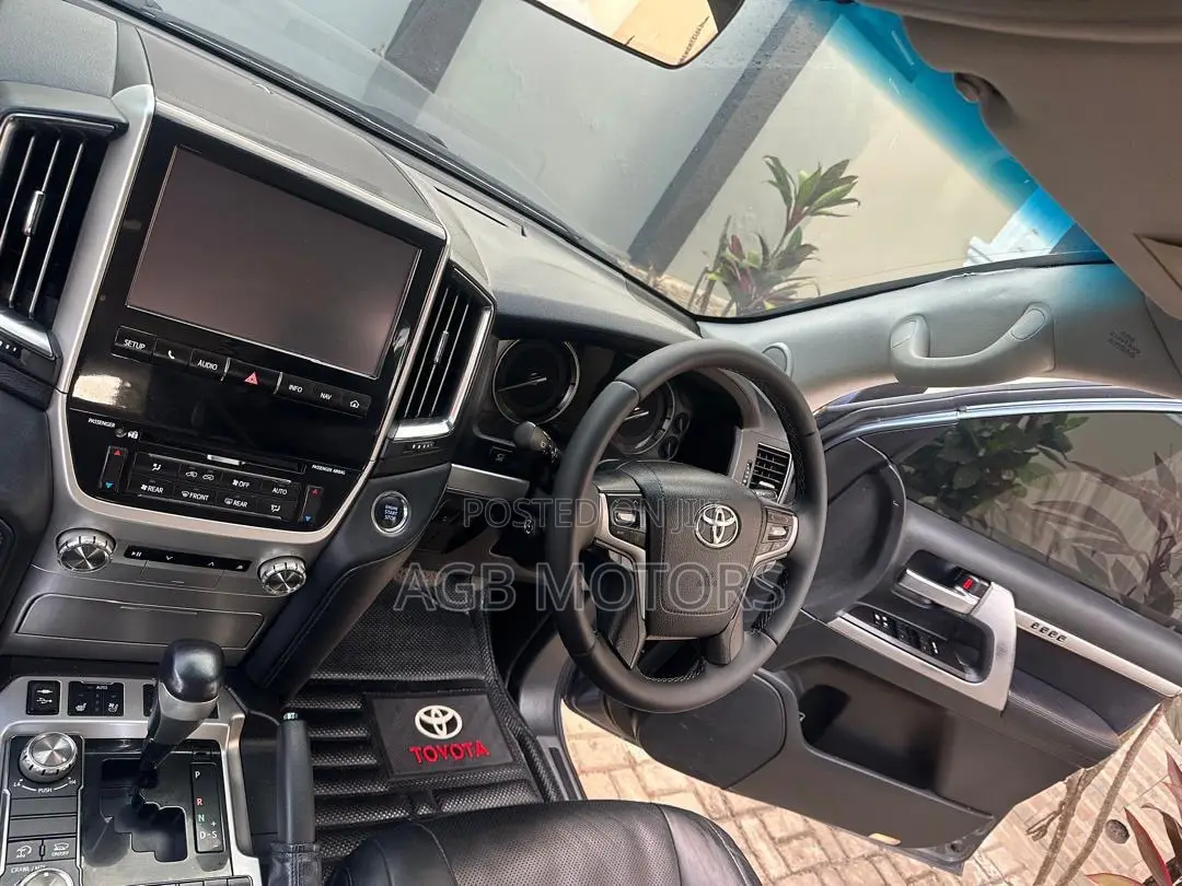 Toyota Land Cruiser 4.5 V8 VXR 2016 Gray