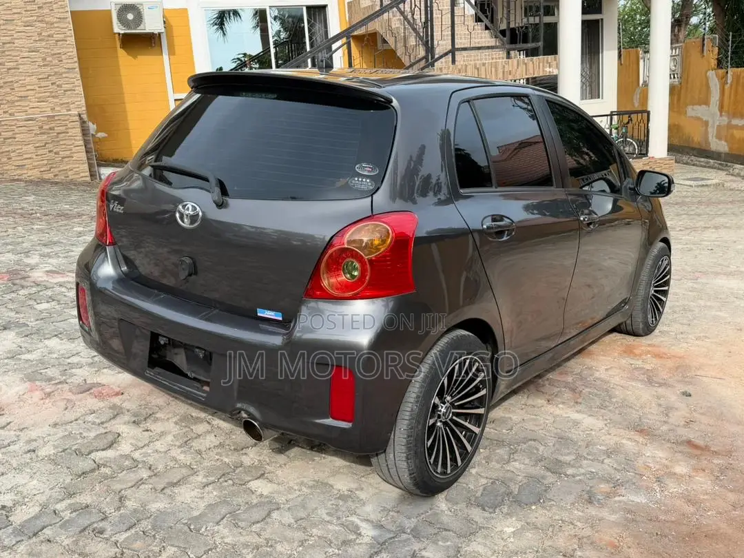 Toyota Vitz 2009 Gray