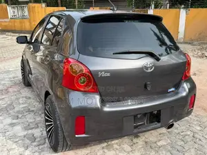 Toyota Vitz 2009 Gray