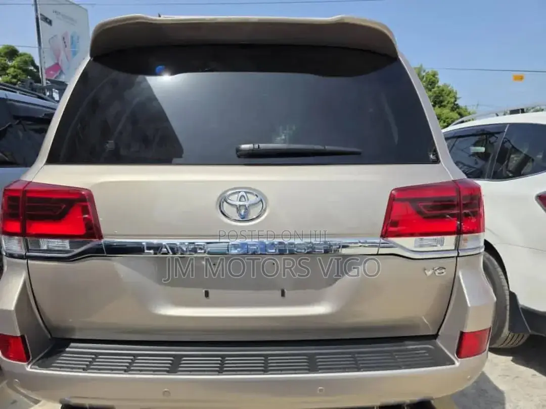 Toyota Land Cruiser 2018 Beige