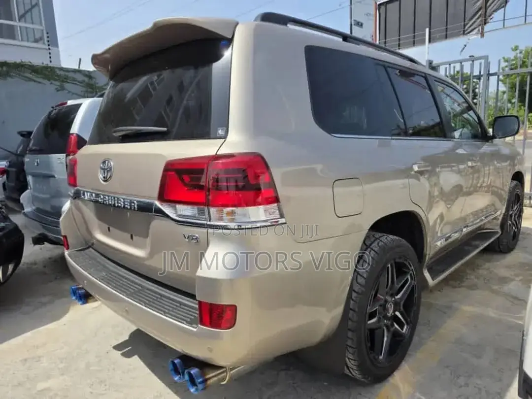 Toyota Land Cruiser 2018 Beige
