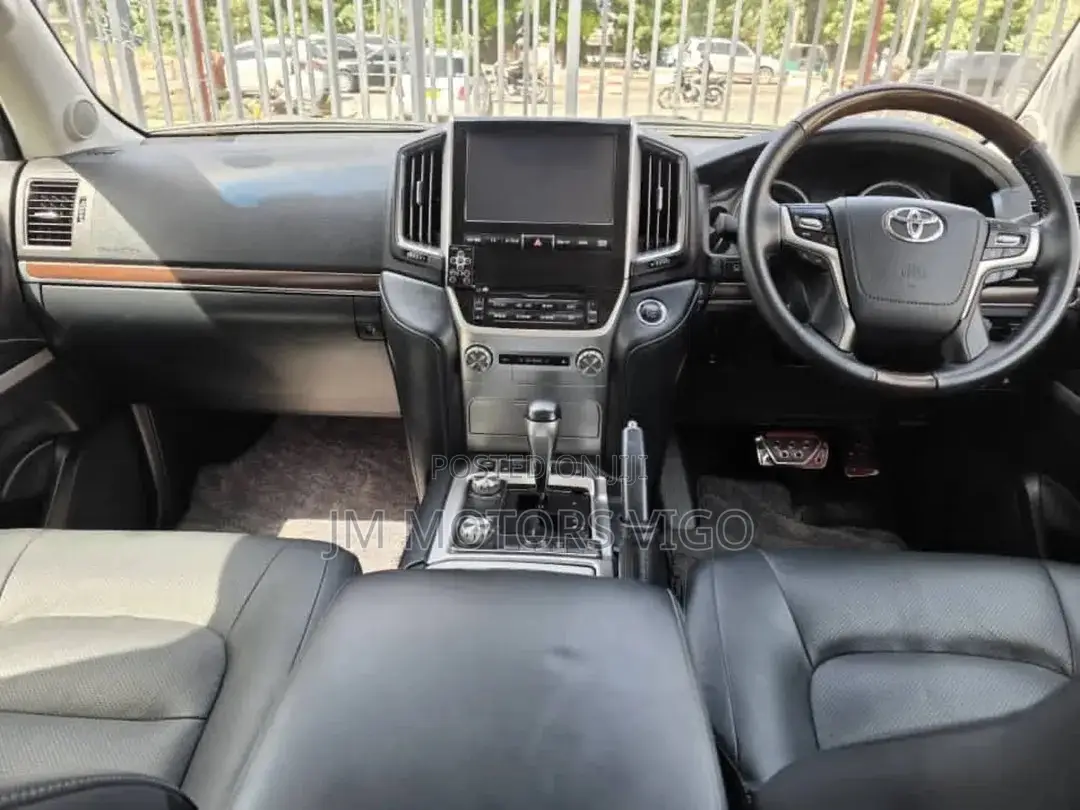 Toyota Land Cruiser 2018 Beige