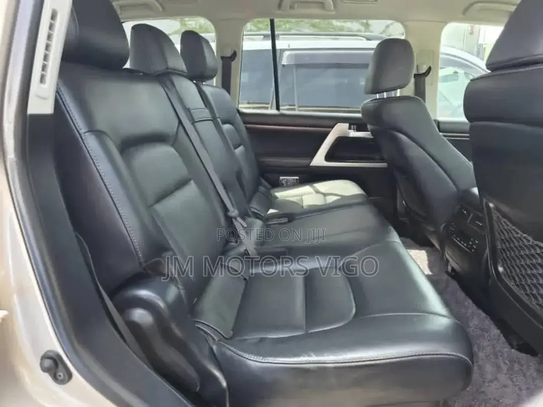 Toyota Land Cruiser 2018 Beige