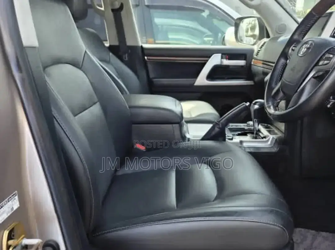 Toyota Land Cruiser 2018 Beige