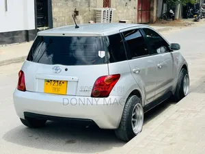 Toyota IST 2003 Silver