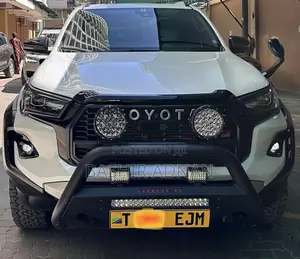 Toyota Hilux 2024 White