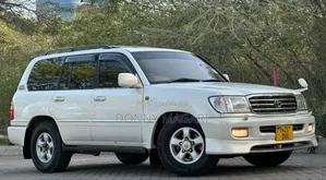 Toyota Land Cruiser 2000 White
