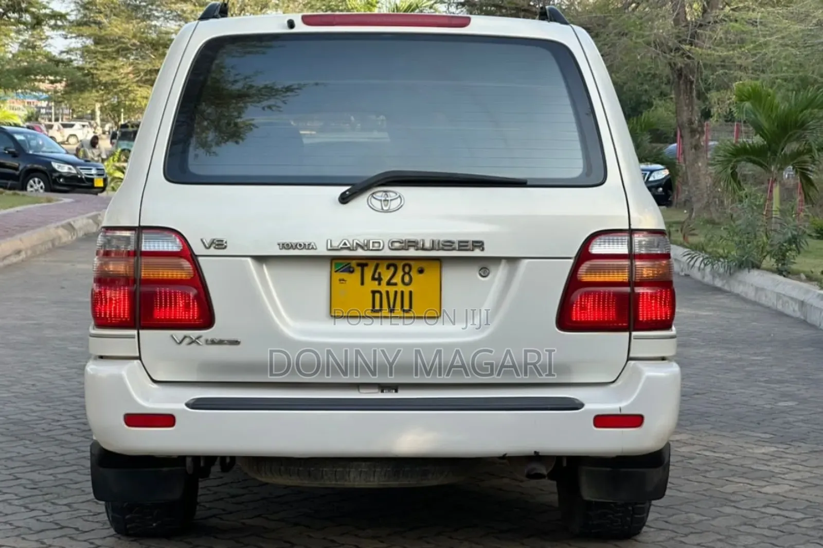 Toyota Land Cruiser 2000 White