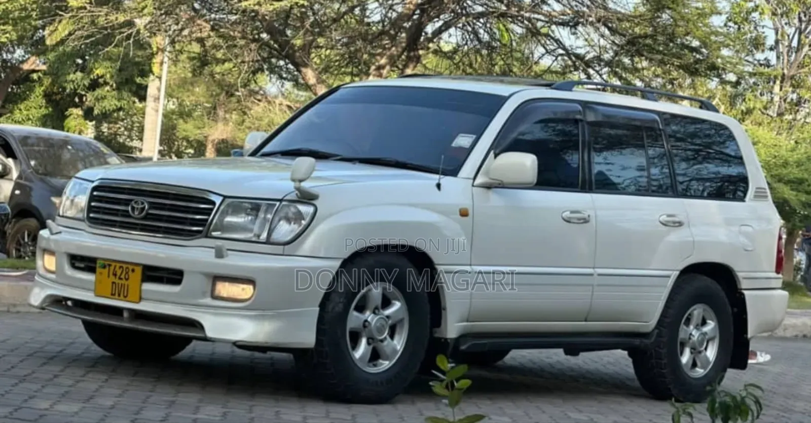 Toyota Land Cruiser 2000 White