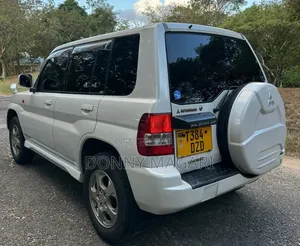 Mitsubishi Pajero 2003 White