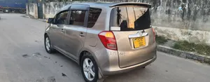 Toyota Ractis 1.5 AWD 2005 Gray