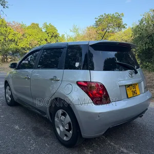 Toyota IST 2004 Silver