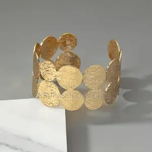 Gold-Tone Metal Cuff Bracelet With a Stretch