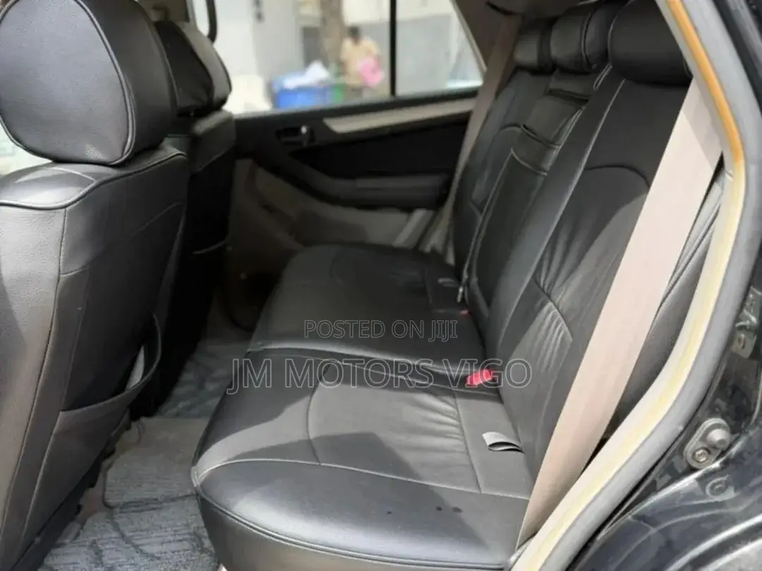 Toyota Hilux Surf 2004 Black