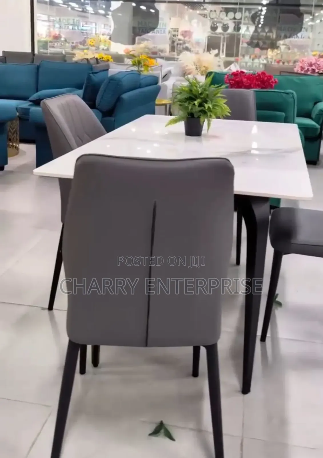 Full Set of Dinning Table and 4 Chairs or Restaurant Table Set of Four