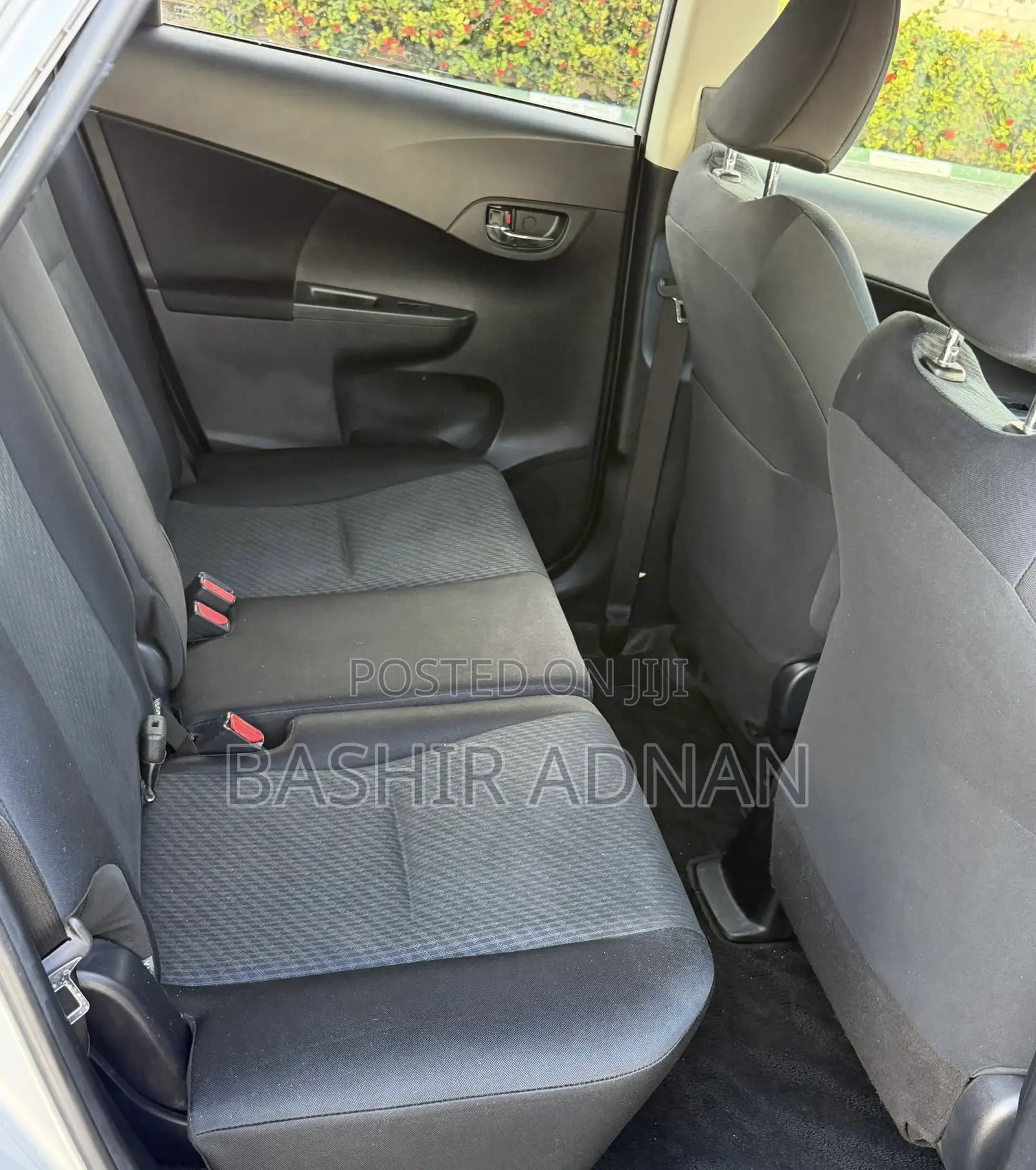 Toyota Ractis 2012 Silver