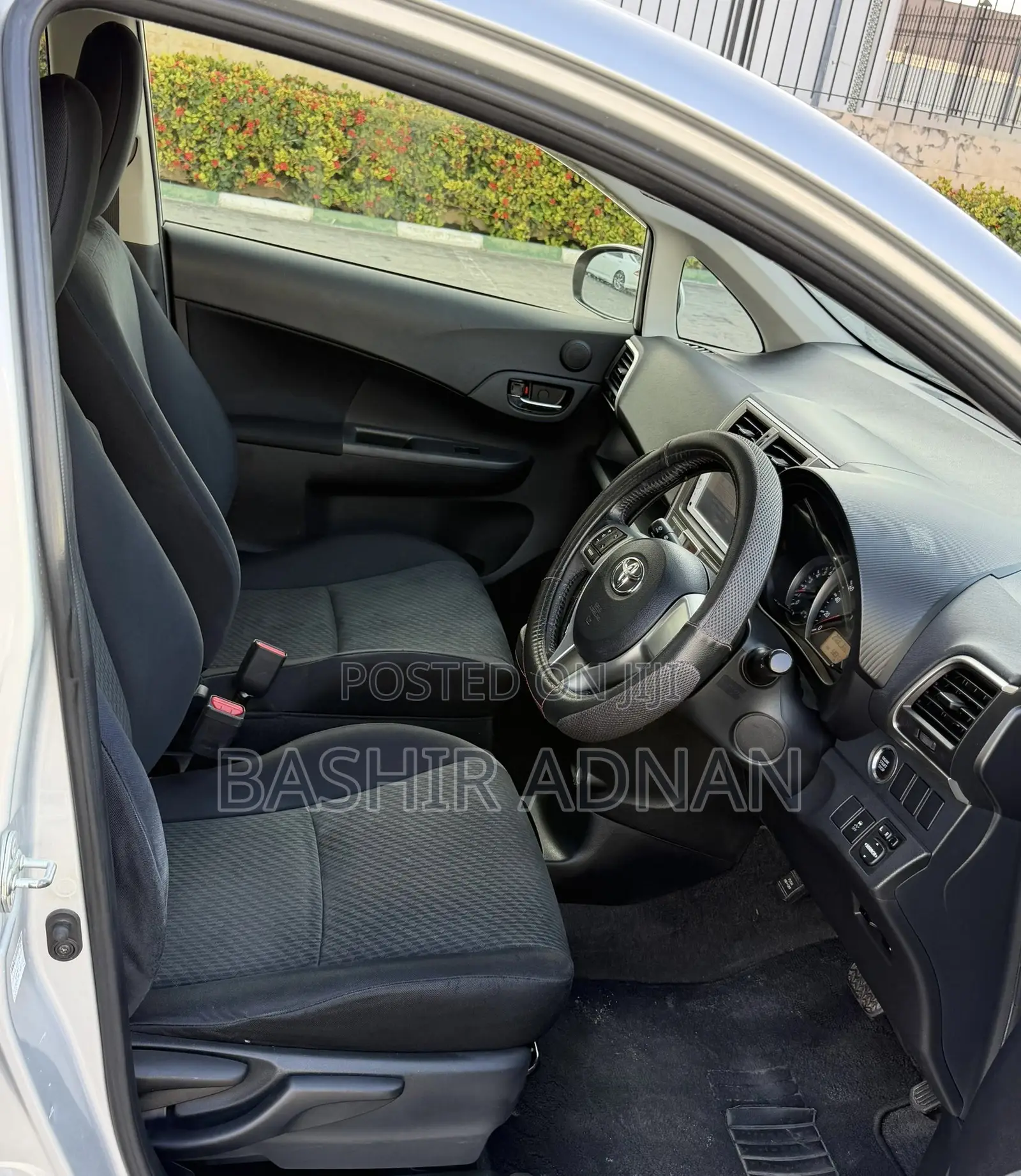 Toyota Ractis 2012 Silver