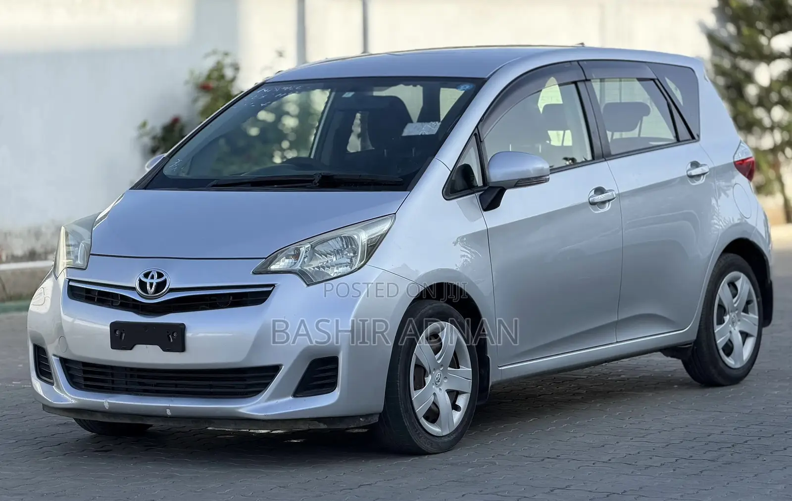 Toyota Ractis 2012 Silver