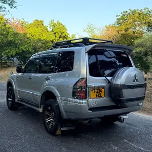 Mitsubishi Pajero 2004 Silver
