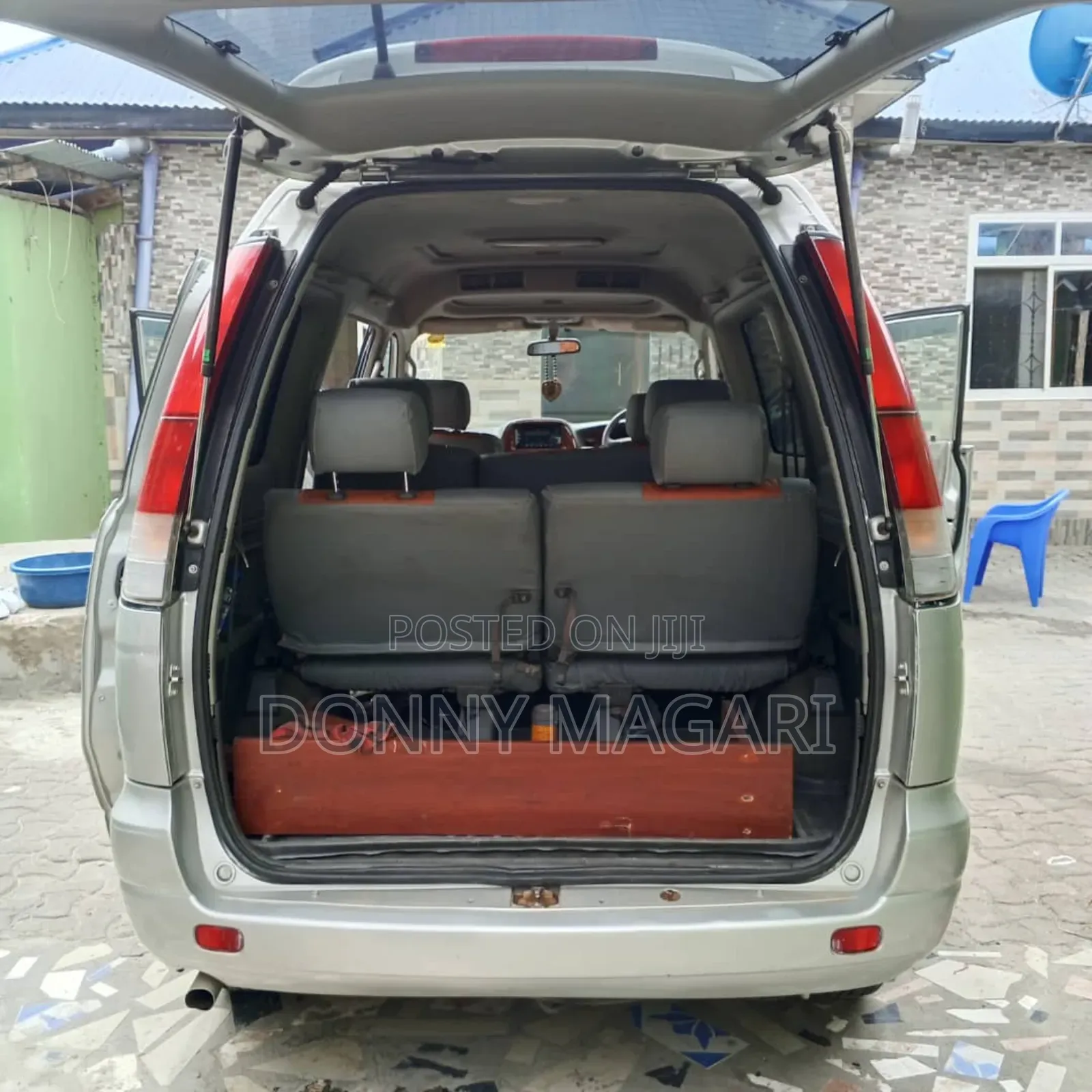 Toyota Noah 2001 Silver
