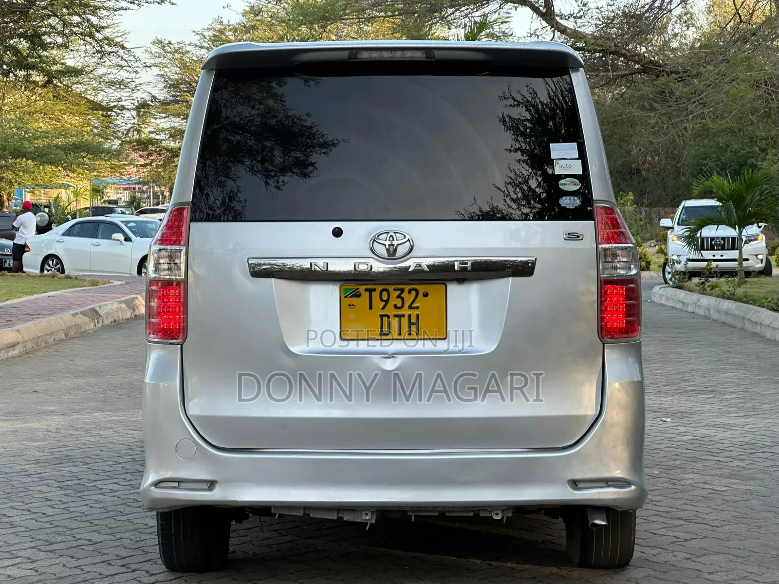 Toyota Noah 2.0 143hp AWD (7 Seater) 2008 Silver