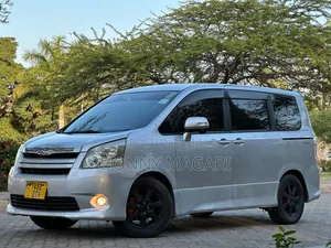 Toyota Noah 2.0 143hp AWD (7 Seater) 2008 Silver