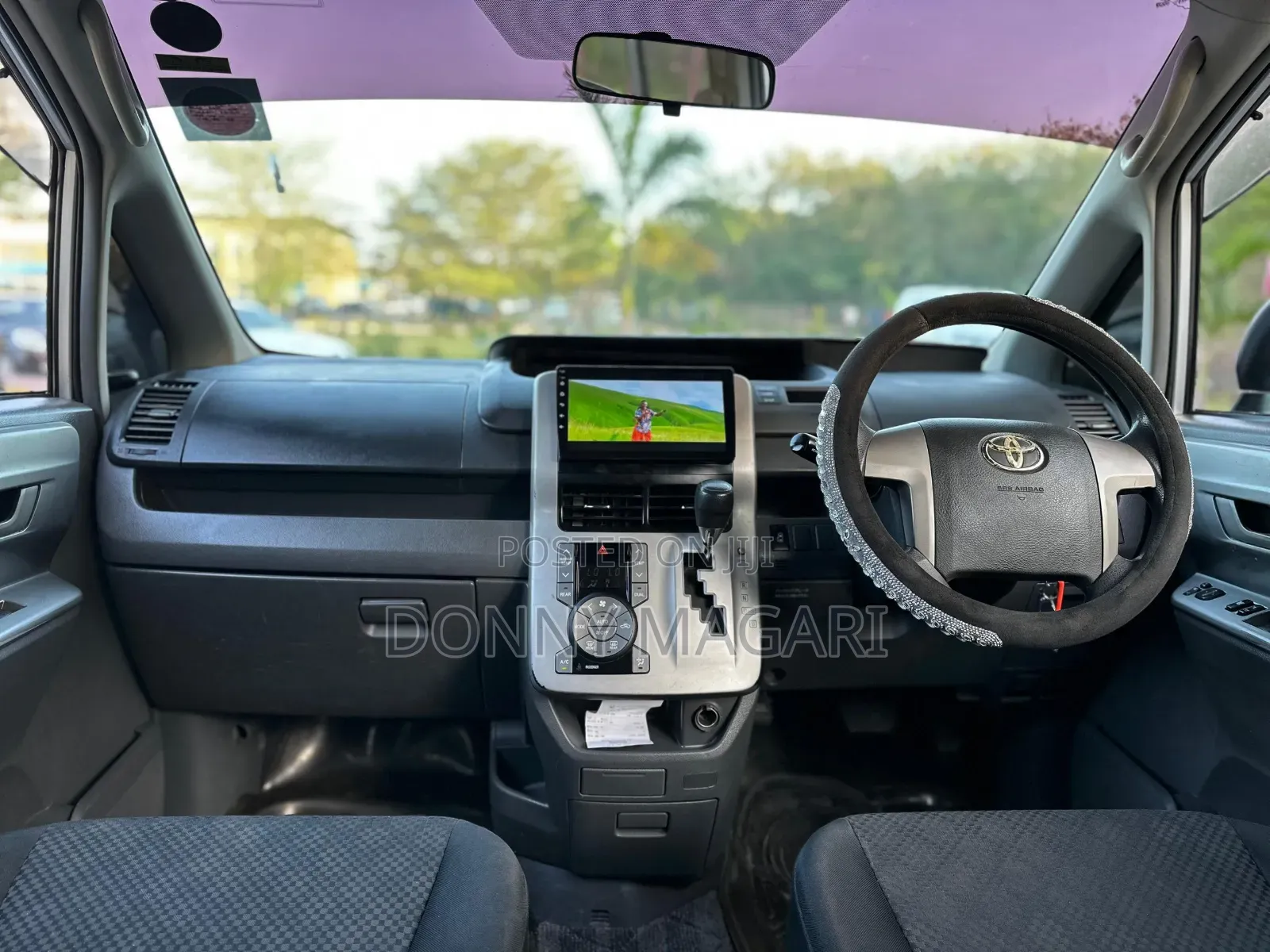 Toyota Noah 2.0 143hp AWD (7 Seater) 2008 Silver