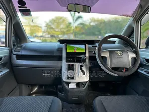 Toyota Noah 2.0 143hp AWD (7 Seater) 2008 Silver