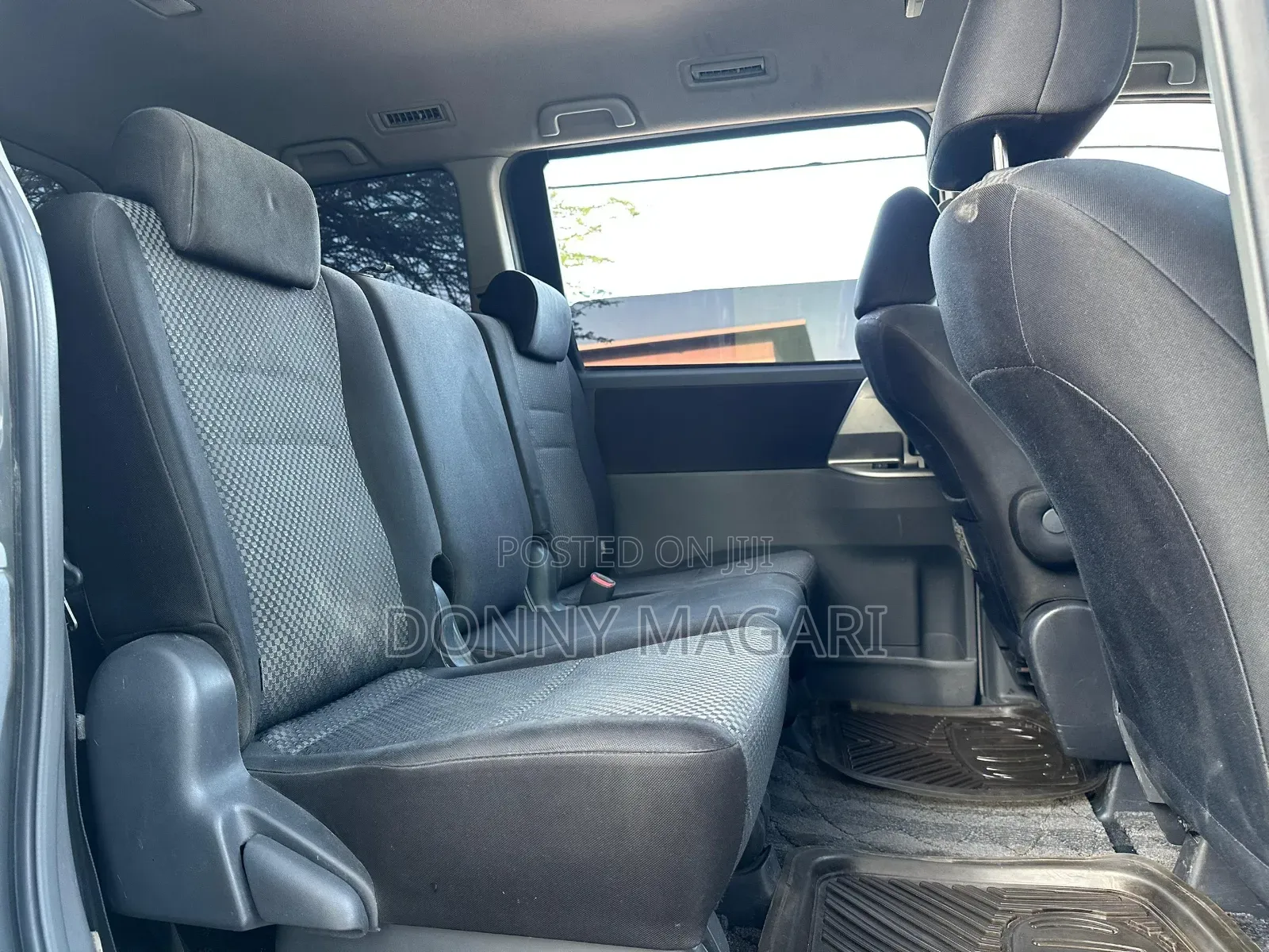 Toyota Noah 2.0 143hp AWD (7 Seater) 2008 Silver