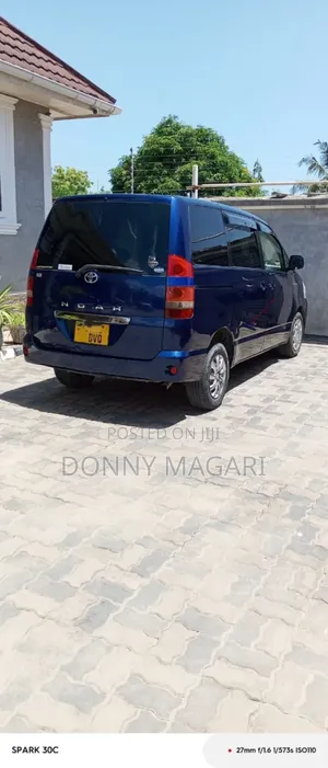 Toyota Noah 2008 Blue