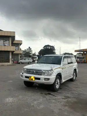Toyota Land Cruiser 2004 White