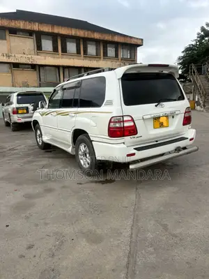 Toyota Land Cruiser 2004 White