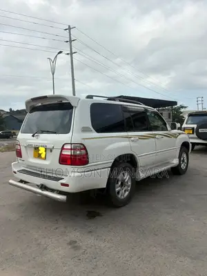 Toyota Land Cruiser 2004 White