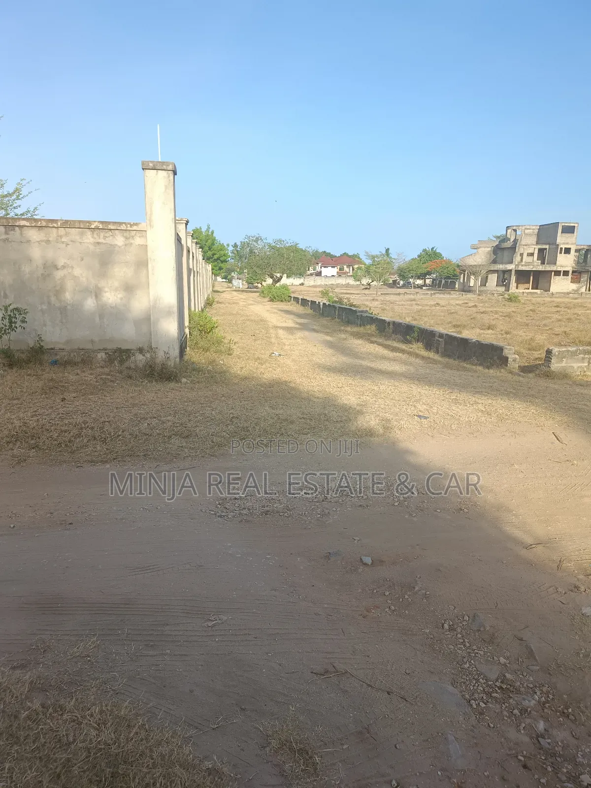 Cheap Plot for Sale in Prime Area Bahari Beach