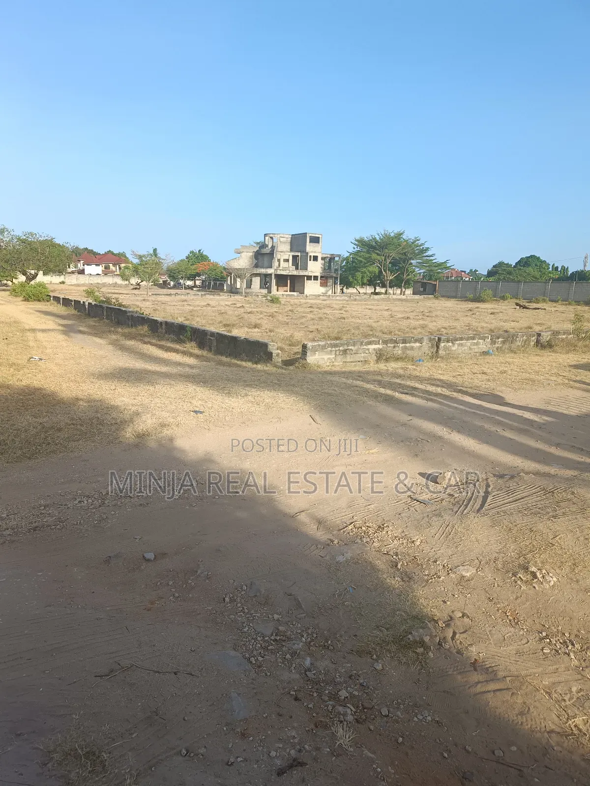 Cheap Plot for Sale in Prime Area Bahari Beach