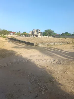 Cheap Plot for Sale in Prime Area Bahari Beach