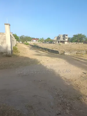 Cheap Plot for Sale in Prime Area Bahari Beach