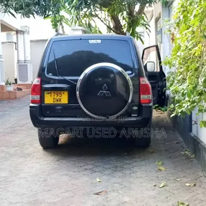 Mitsubishi Pajero 2004 Black