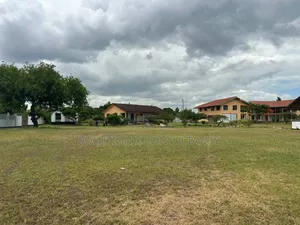 Shule Inauzwa Bahari Beach