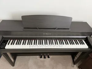 Yamaha CLP-735 B Digital Clavinova
